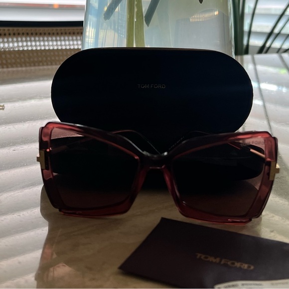 Tom Ford GIA FT 0766 TRANSPARENT RED/PINK LIGHT BROWN 63/19/135 women Sunglasses - Picture 4 of 11